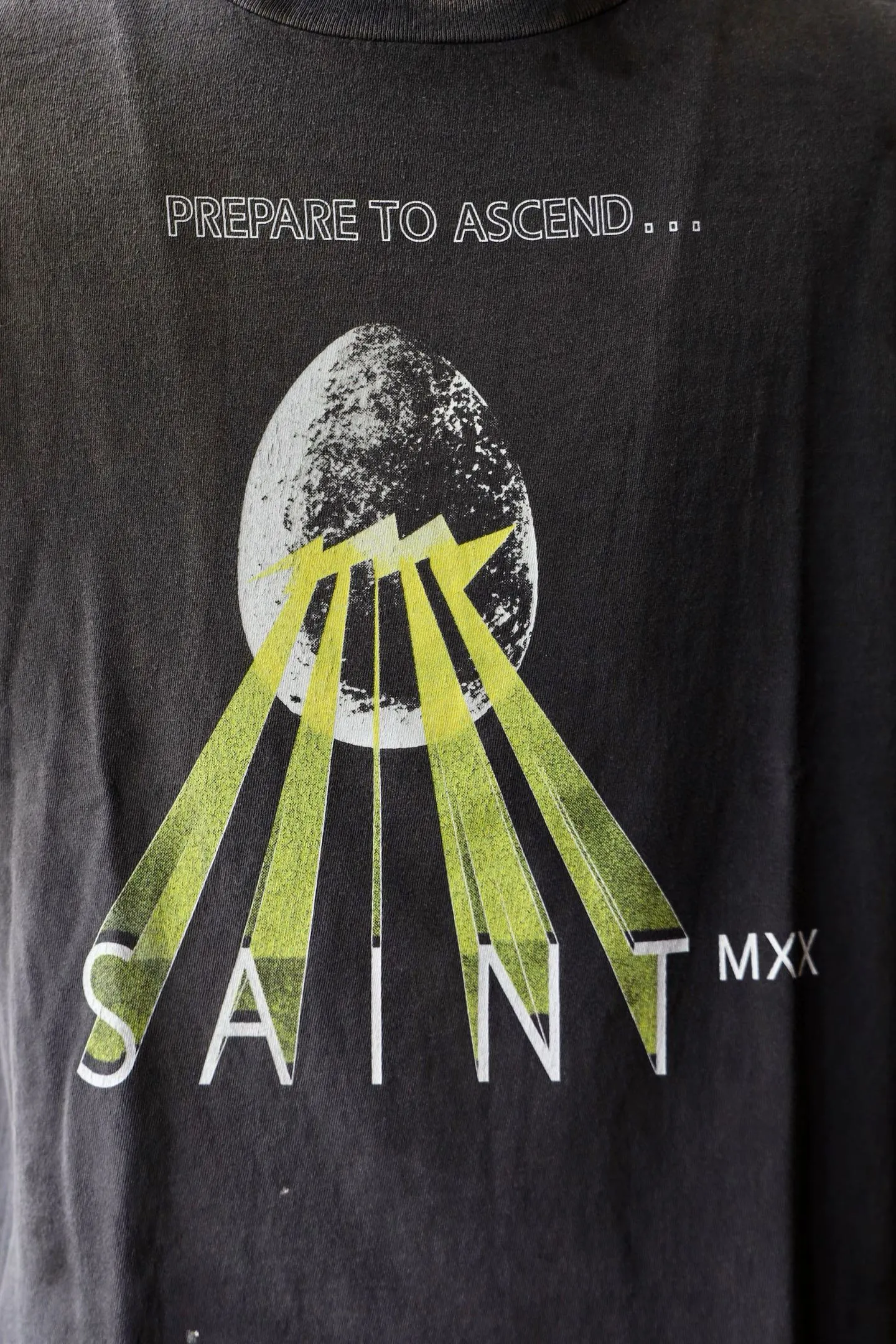 SAINT Mxxxxxx EGG SS TEE/BLK Broken egg shell/SAINT LOGO projection distressed retro short-sleeves Washed black S-XL Correct version Customized co-branded main mark/washed mark/cherub mark Tubular fabric Garment dyeing Rewashing water fading Destroying graffiti Simulating natural distressed effect Top-notch printing technology Washing treatment